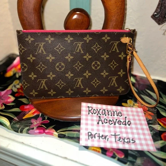 Louis Vuitton Neverfull Pouch - Picture 1 of 12